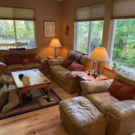 Cozy Riverfront Retreat Leavenworth Exteriör bild