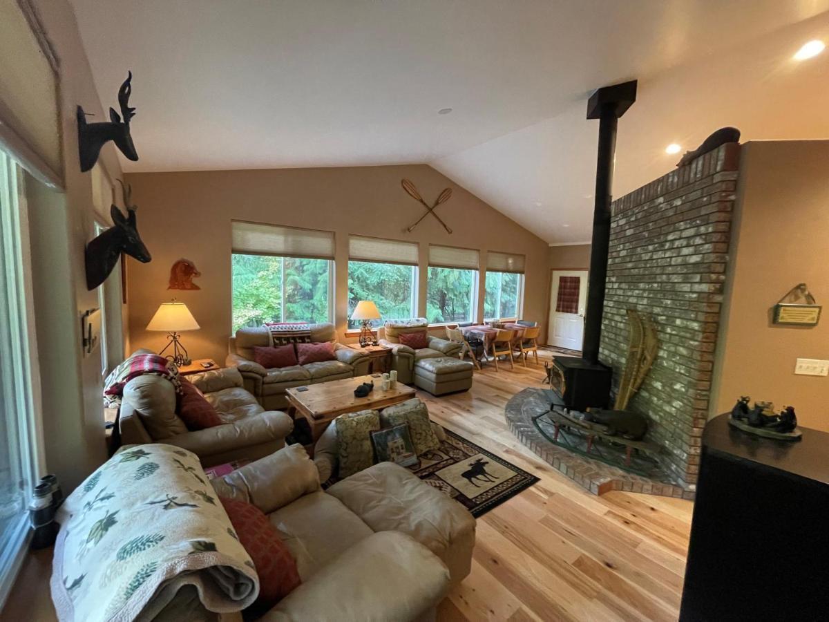 Cozy Riverfront Retreat Leavenworth Exteriör bild